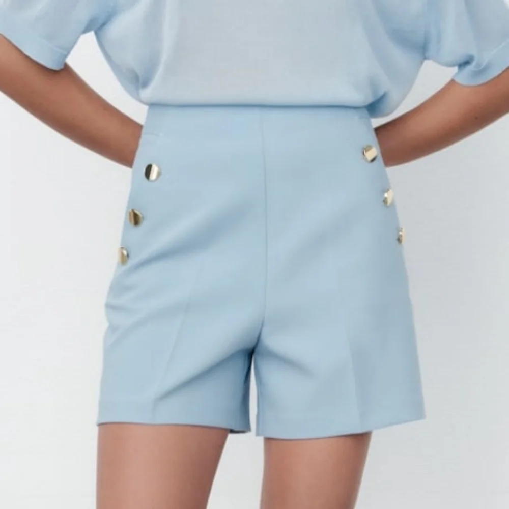 Zara* bermuda blue shorts with gold buttons - Picture 3 of 8